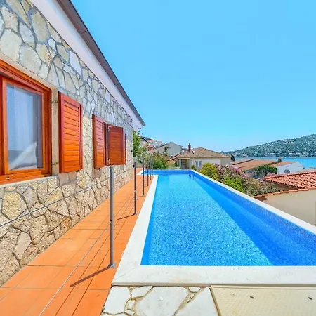 T5 - Kuca T3 Casa vacanze Tisno